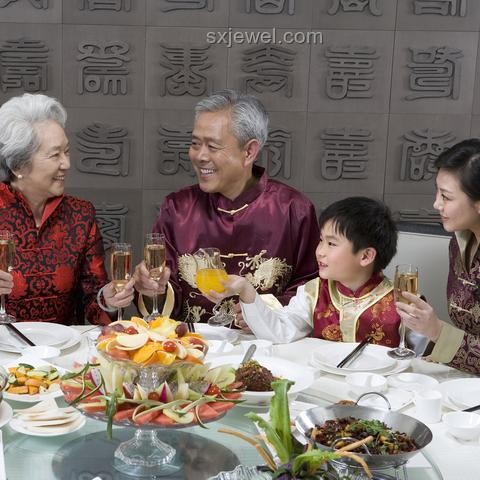 室友变网恋“他”：创新视角审视情感与真相